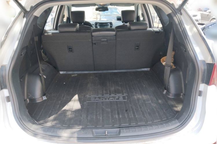 Used Hyundai Santa Fe 2017 2.0T Automatic Two-Wheel Drive Smart Version 7 Seats Trunk