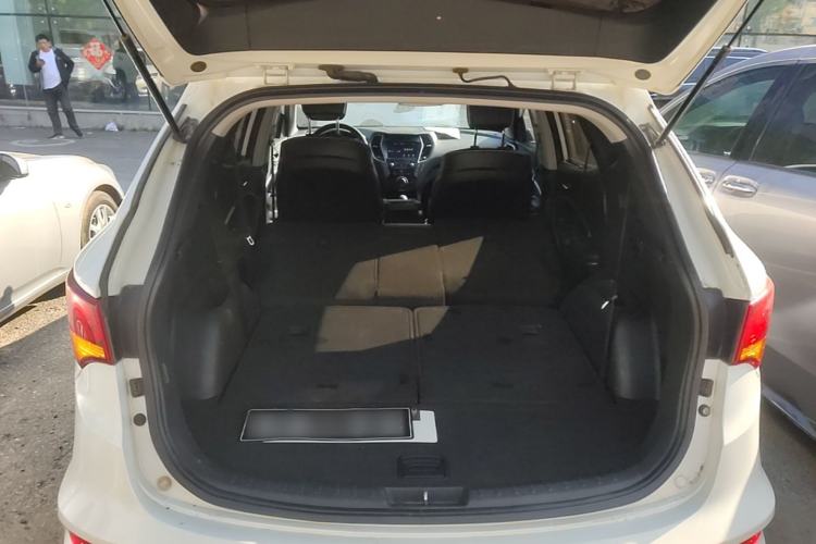 Used Hyundai Santa Fe 2017 2.0T Automatic Two-Wheel Drive Smart Version 7 Seats Trunk