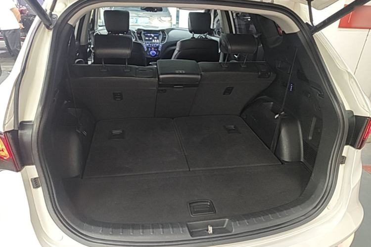 Used Hyundai Santa Fe 2017 2.0T Automatic Two-Wheel Drive Smart Version 7 Seats Trunk