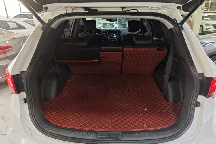 Used Hyundai Santa Fe 2017 2.0T Automatic Two-Wheel Drive Smart Version 7 Seats Trunk