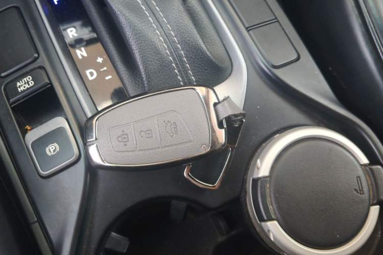Used Hyundai Santa Fe 2017 2.0T Automatic All-Wheel Drive Smart 7-Seater Vehicle Key