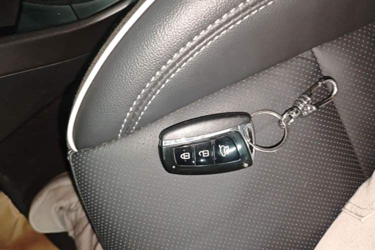 Used Hyundai Santa Fe 2017 2.0T Automatic All-Wheel Drive Smart 7-Seater Vehicle Key