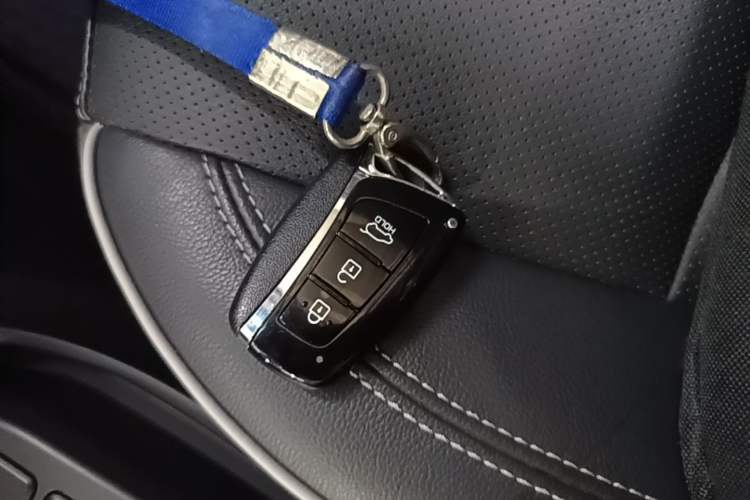 Used Hyundai Santa Fe 2017 2.0T Automatic All-Wheel Drive Smart 7-Seater Vehicle Key