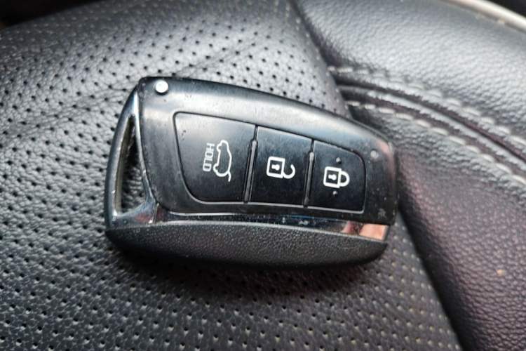 Used Hyundai Santa Fe 2017 2.4L Automatic Two-Wheel Drive Smart Version 5 Seats Vehicle Key