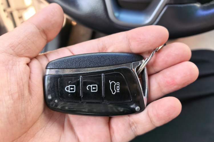 Used Hyundai Santa Fe 2017 2.0T Automatic Two-Wheel Drive Smart Version 7 Seats Vehicle Key