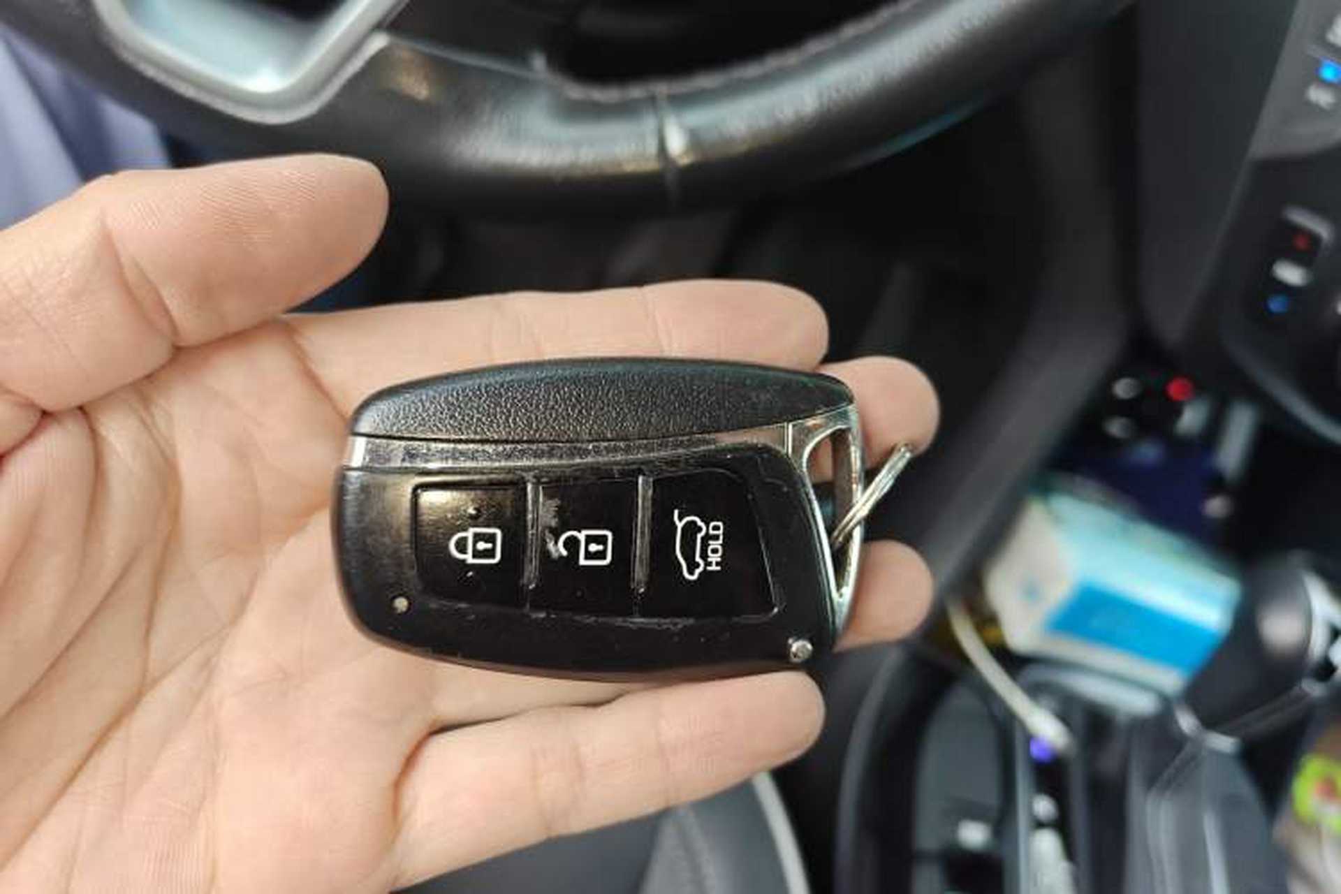 Used Hyundai Santa Fe 2017 2.0T Automatic Two-Wheel Drive Smart Version 7 Seats Vehicle Key