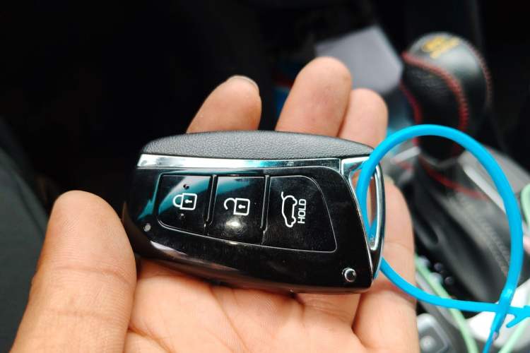Used Hyundai Santa Fe 2017 2.0T Automatic All-Wheel Drive Smart 7-Seater Vehicle Key