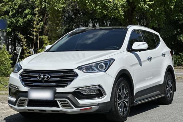 Used Hyundai Santa Fe 2017 2.0T Automatic All-Wheel Drive Smart 7-Seater