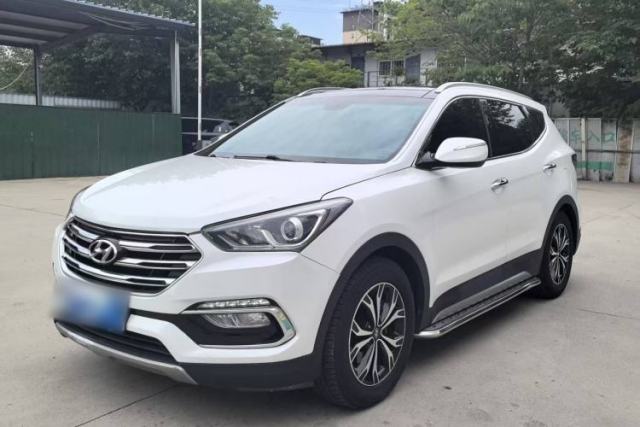Used Hyundai Santa Fe 2017 2.0T Automatic Two-Wheel Drive Smart Version 7 Seats