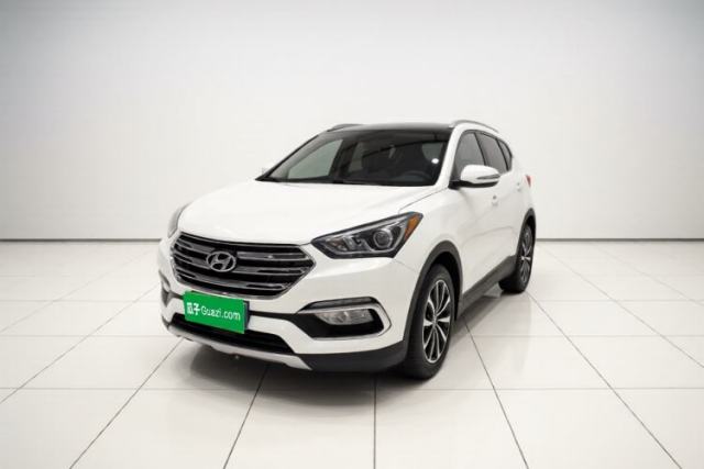 Used Hyundai Santa Fe 2017 2.4L Automatic Two-Wheel Drive Smart Version 5 Seats