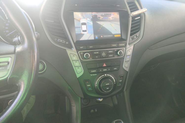 Used Hyundai Santa Fe 2017 2.0T Automatic All-Wheel Drive Smart 7-Seater Audio And AC Panel