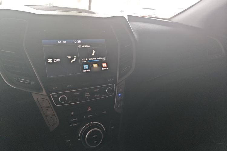 Used Hyundai Santa Fe 2017 2.0T Automatic Two-Wheel Drive Smart Version 7 Seats Center Console