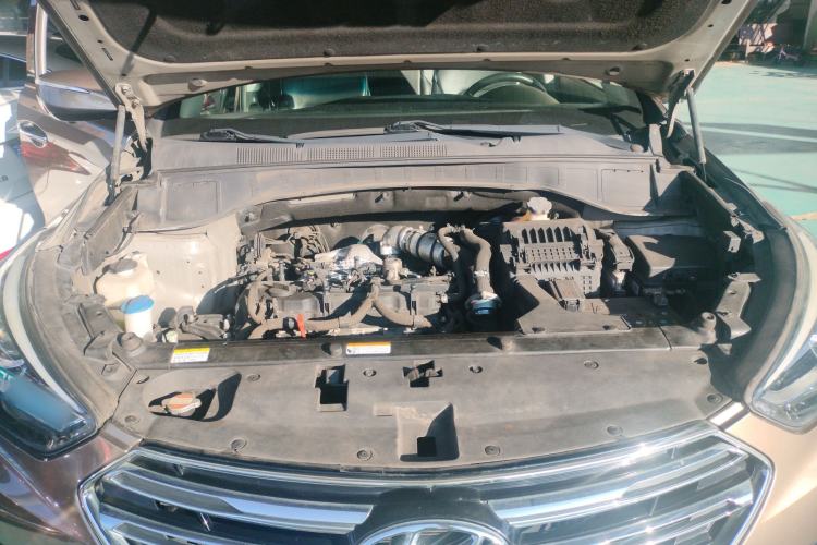 Used Hyundai Santa Fe 2017 2.0T Automatic All-Wheel Drive Smart 7-Seater Engine Bay