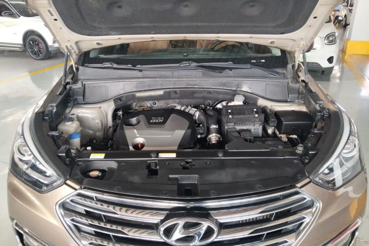 Used Hyundai Santa Fe 2017 2.0T Automatic Two-Wheel Drive Smart Version 7 Seats Engine Bay