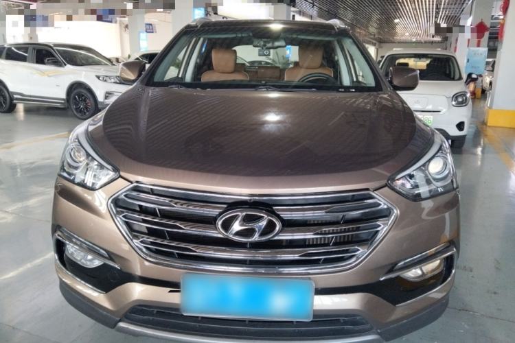 Used Hyundai Santa Fe 2017 2.0T Automatic Two-Wheel Drive Smart Version 7 Seats Front