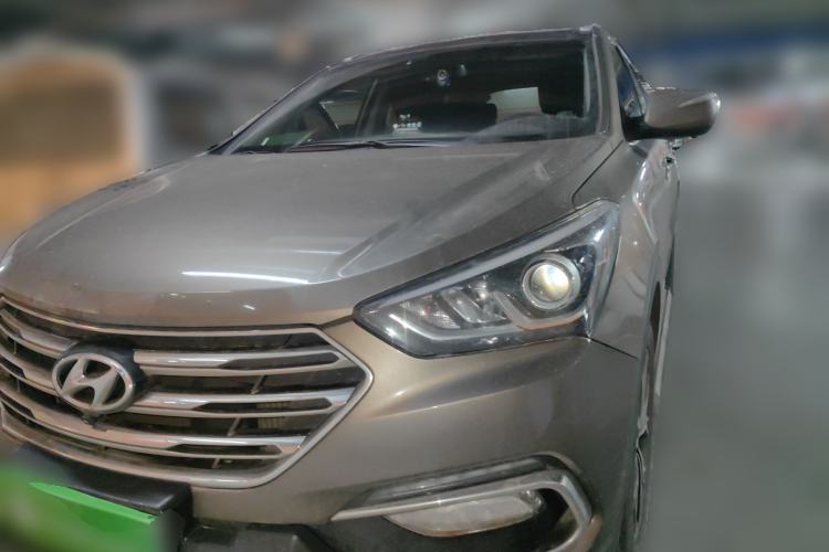 Used Hyundai Santa Fe 2017 2.0T Automatic All-Wheel Drive Smart 7-Seater Front
