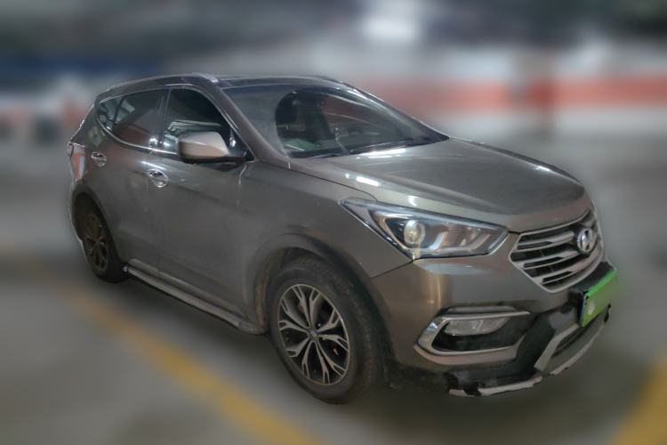 Used Hyundai Santa Fe 2017 2.0T Automatic All-Wheel Drive Smart 7-Seater Front Right 45 Deg