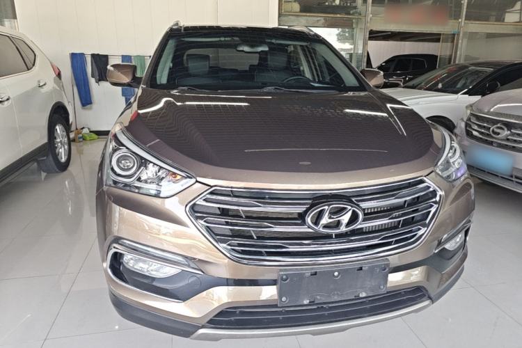 Used Hyundai Santa Fe 2017 2.0T Automatic Two-Wheel Drive Smart Version 7 Seats Front