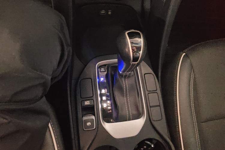 Used Hyundai Santa Fe 2017 2.0T Automatic Two-Wheel Drive Smart Version 7 Seats Gear Lever