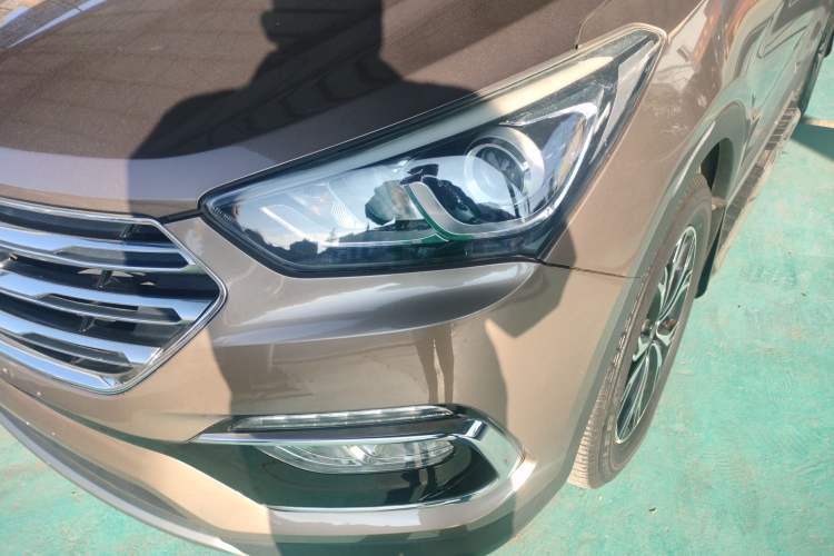 Used Hyundai Santa Fe 2017 2.0T Automatic All-Wheel Drive Smart 7-Seater Left Front Headlight