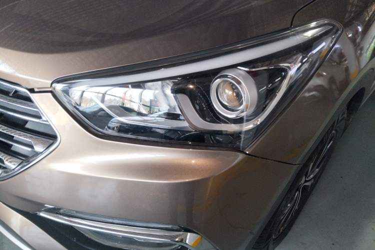 Used Hyundai Santa Fe 2017 2.0T Automatic Two-Wheel Drive Smart Version 7 Seats Left Front Headlight