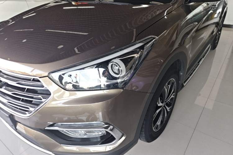 Used Hyundai Santa Fe 2017 2.0T Automatic Two-Wheel Drive Smart Version 7 Seats Left Front Headlight