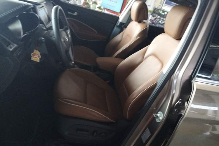 Used Hyundai Santa Fe 2017 2.0T Automatic Two-Wheel Drive Smart Version 7 Seats Left Front Seat