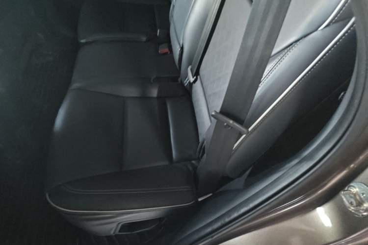 Used Hyundai Santa Fe 2017 2.0T Automatic Two-Wheel Drive Smart Version 7 Seats Left Rear Seat