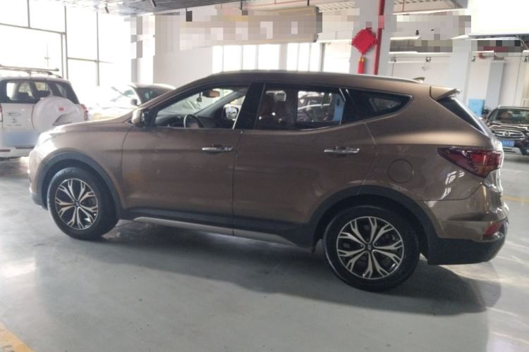 Used Hyundai Santa Fe 2017 2.0T Automatic Two-Wheel Drive Smart Version 7 Seats Left Side