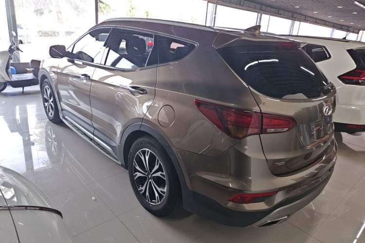 Used Hyundai Santa Fe 2017 2.0T Automatic Two-Wheel Drive Smart Version 7 Seats Rear Left 45 Deg