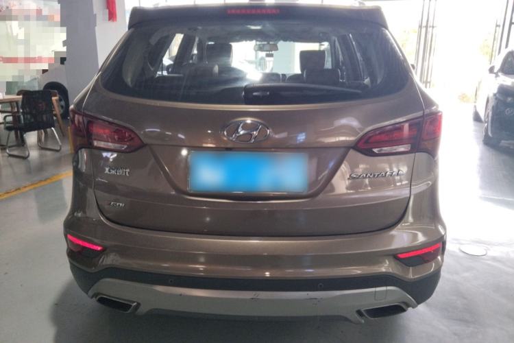Used Hyundai Santa Fe 2017 2.0T Automatic Two-Wheel Drive Smart Version 7 Seats Rear