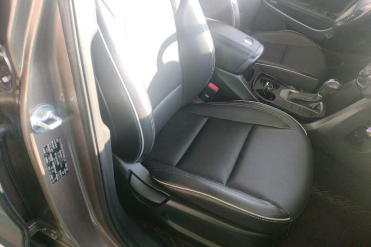 Used Hyundai Santa Fe 2017 2.0T Automatic All-Wheel Drive Smart 7-Seater Right Front Seat