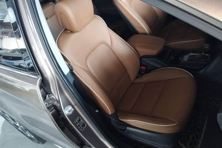 Used Hyundai Santa Fe 2017 2.0T Automatic Two-Wheel Drive Smart Version 7 Seats Right Front Seat