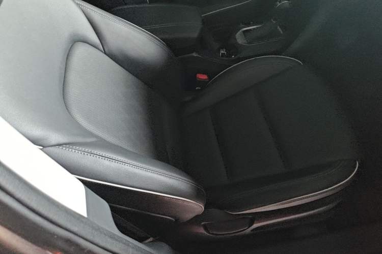 Used Hyundai Santa Fe 2017 2.0T Automatic Two-Wheel Drive Smart Version 7 Seats Right Front Seat