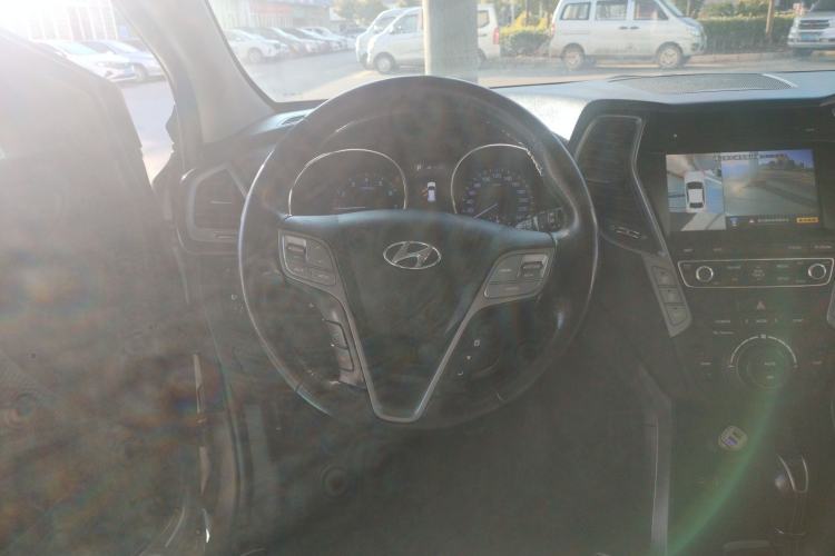 Used Hyundai Santa Fe 2017 2.0T Automatic All-Wheel Drive Smart 7-Seater Steering Wheel