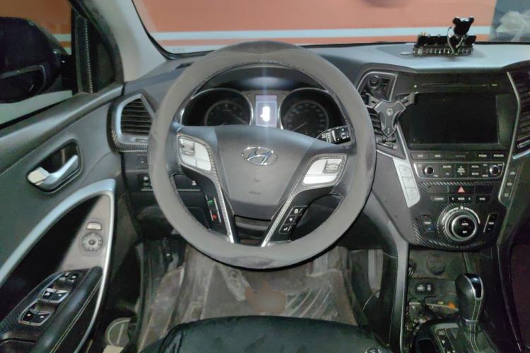 Used Hyundai Santa Fe 2017 2.0T Automatic All-Wheel Drive Smart 7-Seater Steering Wheel