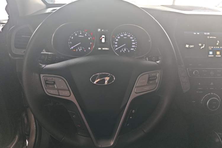 Used Hyundai Santa Fe 2017 2.0T Automatic Two-Wheel Drive Smart Version 7 Seats Steering Wheel