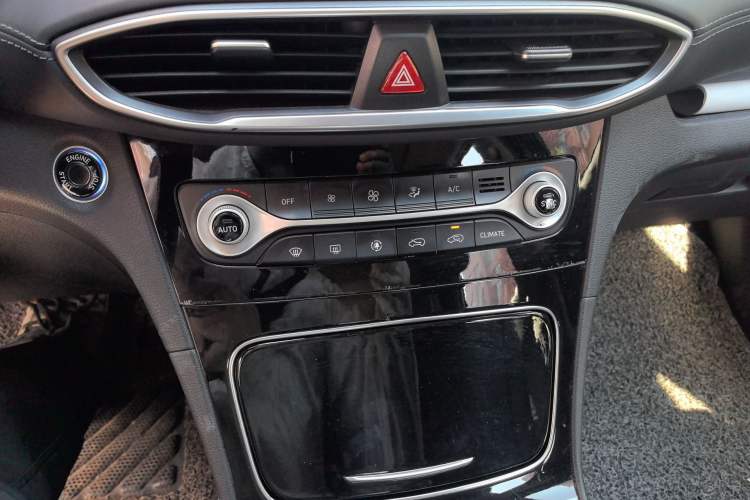 Used Hyundai Santa Fe 2019 380 TGDi GLS Automatic 2WD Luxury Version China V Standard Audio And AC Panel