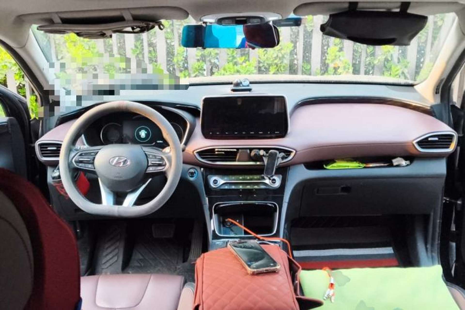 Used Hyundai Santa Fe 2019 380 TGDi DLX Automatic All-Wheel Drive Prestige PLUS (HTRAC) China VI Center Console