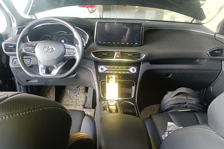 Used Hyundai Santa Fe 2019 380 TGDi DLX Automatic Two-Wheel Drive Prestige Plus Version China VI Standard Center Console