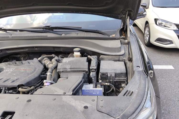 Used Hyundai Santa Fe 2019 380 TGDi DLX Automatic Two-Wheel Drive Prestige Plus Version China VI Standard Engine Bay Left