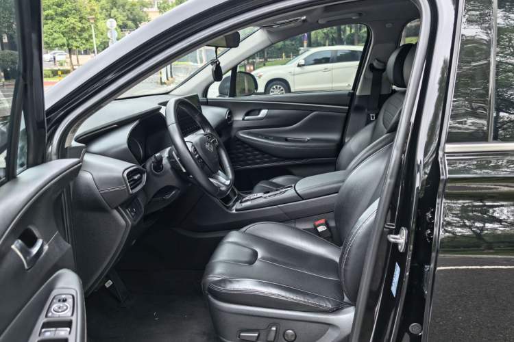 Used Hyundai Santa Fe 2019 380 TGDi GLS Automatic 2WD Luxury Version China VI Standard Interior 1