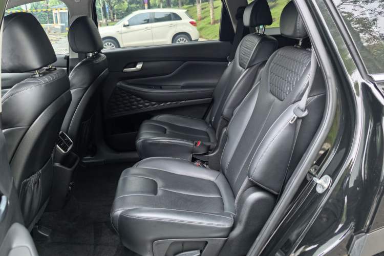 Used Hyundai Santa Fe 2019 380 TGDi GLS Automatic 2WD Luxury Version China VI Standard Interior 3
