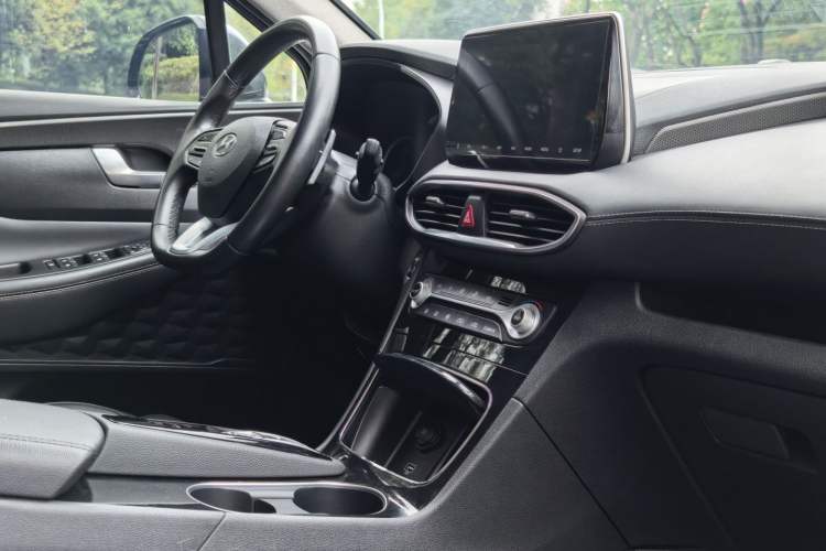 Used Hyundai Santa Fe 2019 380 TGDi GLS Automatic 2WD Luxury Version China VI Standard Interior 4