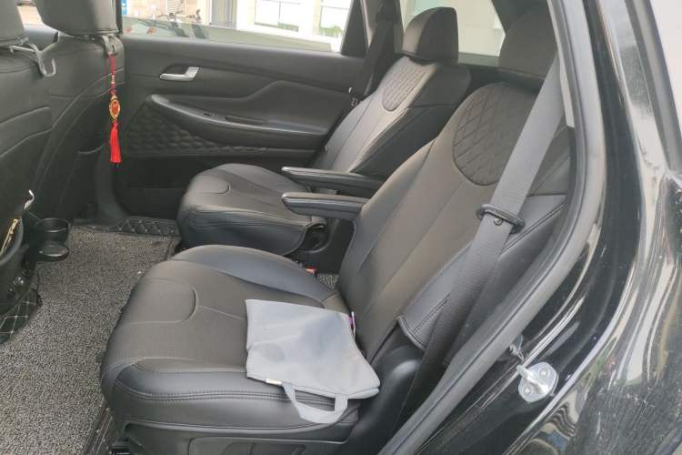 Used Hyundai Santa Fe 2019 380 TGDi GLS Automatic 2WD Luxury Version China VI Standard Left Rear Seat