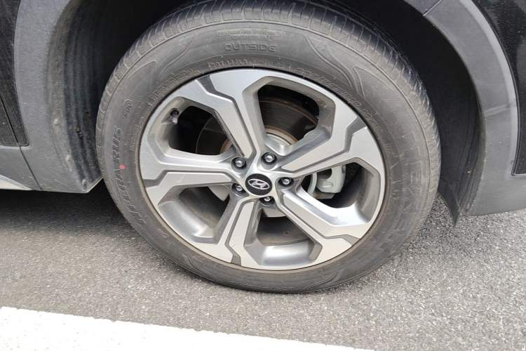 Used Hyundai Santa Fe 2019 380 TGDi DLX Automatic Two-Wheel Drive Prestige Plus Version China VI Standard Right Front Wheel Hub