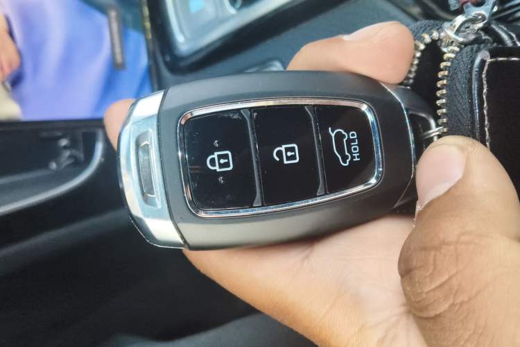 Used Hyundai Santa Fe 2019 380 TGDi DLX Automatic All-Wheel Drive Prestige PLUS (HTRAC) China VI Vehicle Key