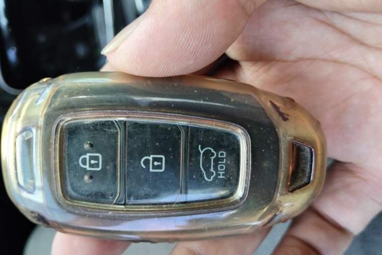 Used Hyundai Santa Fe 2019 380 TGDi DLX Automatic Two-Wheel Drive Prestige Plus Version China VI Standard Vehicle Key