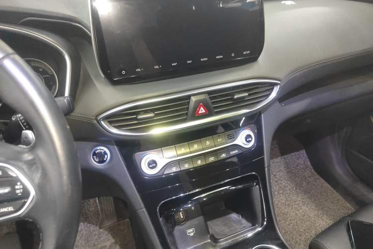Used Hyundai Santa Fe 2019 380 TGDi DLX Automatic 2WD Prestige Edition China V Emission Standard Audio And AC Panel