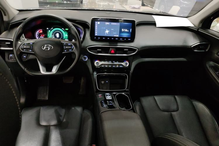 Used Hyundai Santa Fe 2019 380 TGDi DLX Automatic 2WD Prestige Edition China VI Standard Center Console